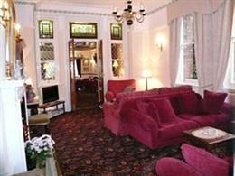Mcinnes House With Breakfast Кингасси