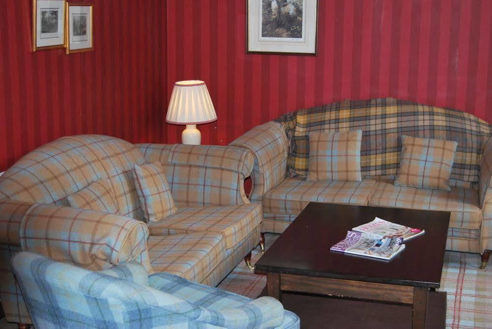 Mcinnes House With Breakfast Кингасси
